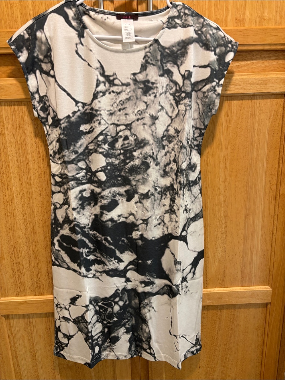 mark. Black & White Marble-Pattern Dress Size S